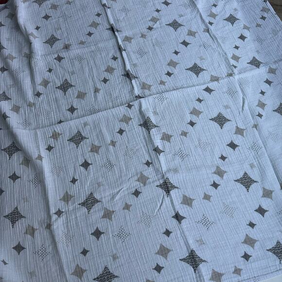 Aden + Anais White star Bamboo Swaddle Blanket - Picture 3 of 3